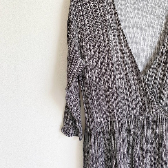 Suzie Winkle Chevron Midi V Neck Dress - Picture 4 of 9